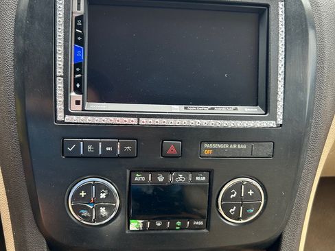 Used 2011 Buick Enclave CXL AWD/4WD image 16