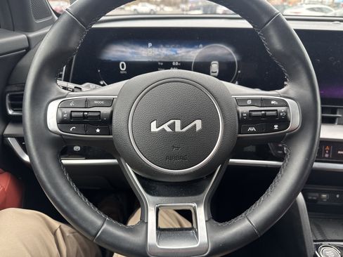 Used 2025 Kia Sportage SX image 17