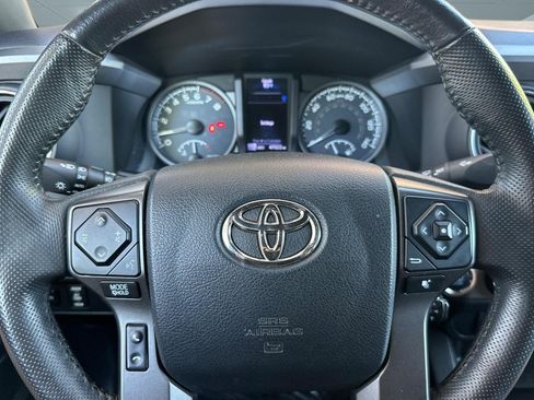 Used 2016 Toyota Tacoma TRD Sport AWD/4WD image 10