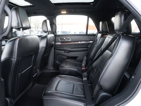 Used 2019 Ford Explorer Platinum image 24