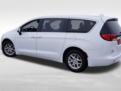 Certified 2017 Chrysler Pacifica LX image 8