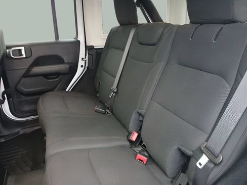 Used 2020 Jeep Wrangler Unlimited Sahara w/ Uconnect 4C Nav & Sound Group AWD/4WD image 13