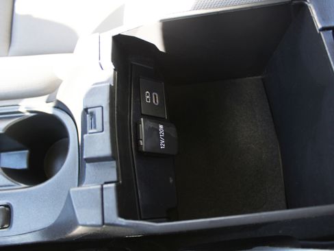 Used 2025 Toyota Corolla LE image 36