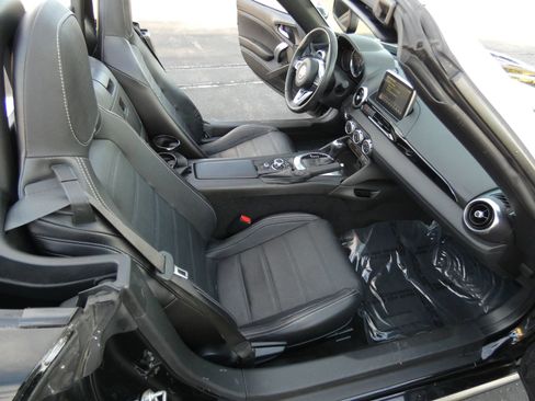 Used 2017 FIAT 124 Spider Lusso image 22