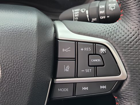 Certified 2025 Toyota Sienna XSE image 25