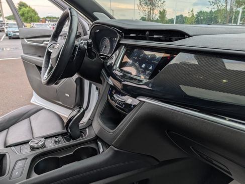 Certified 2024 Cadillac XT6 Sport w/ LPO, Onyx Lite Package AWD/4WD image 33