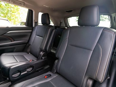 Used 2018 Toyota Highlander Limited AWD/4WD image 40