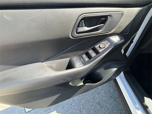 Used 2024 Nissan Rogue S image 22