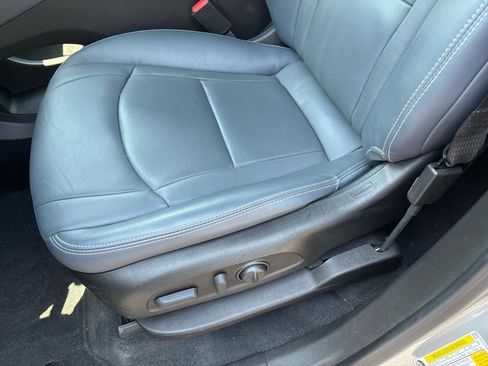 Used 2023 Buick Enclave Essence FWD image 8
