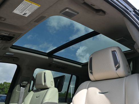 Used 2025 Cadillac Escalade ESV Sport Platinum w/ LPO, ONYX Package AWD/4WD image 31