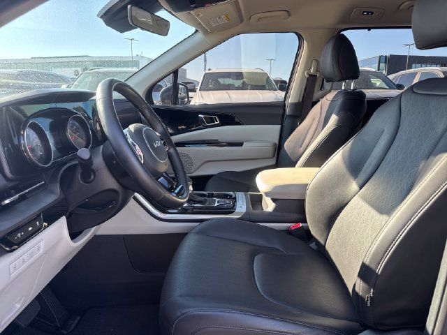 Used 2024 Kia Carnival EX FWD image 17