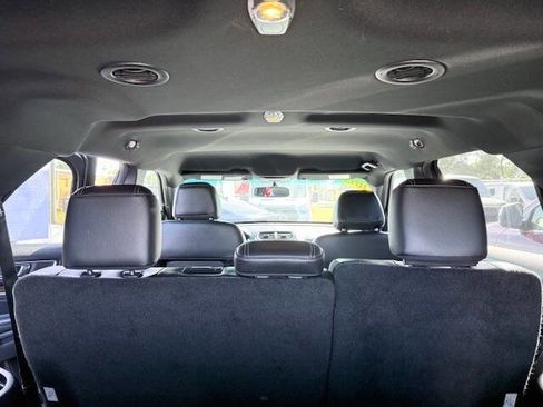 Used 2017 Ford Explorer Limited image 18