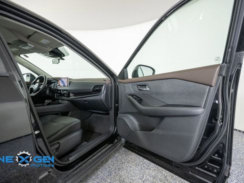 Used 2022 Nissan Rogue SV FWD image 36