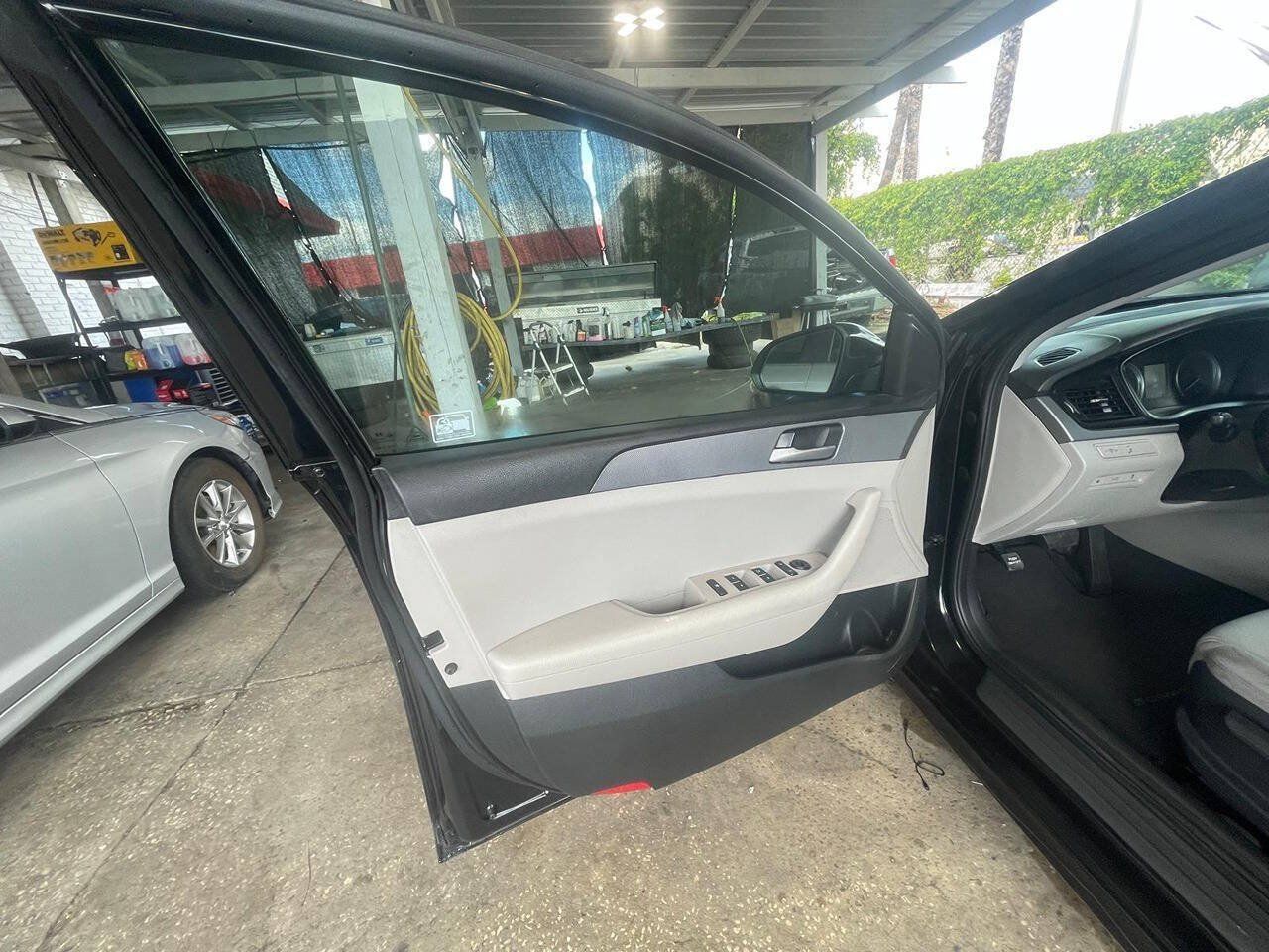 Used 2018 Hyundai Sonata SE w/ Cargo Package FWD image 11