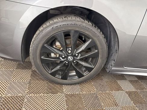 Used 2017 Nissan Sentra SR w/ SR Midnight Edition image 28