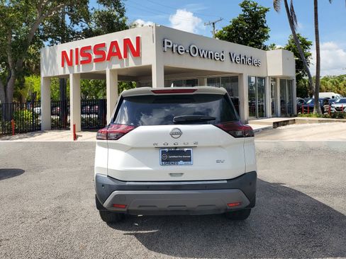 Certified 2022 Nissan Rogue SV w/ SV Premium Package image 5