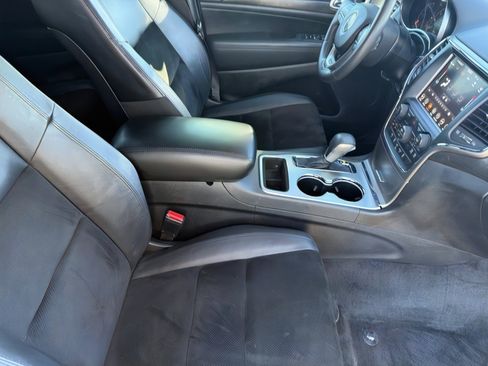 Used 2018 Jeep Grand Cherokee Altitude image 28
