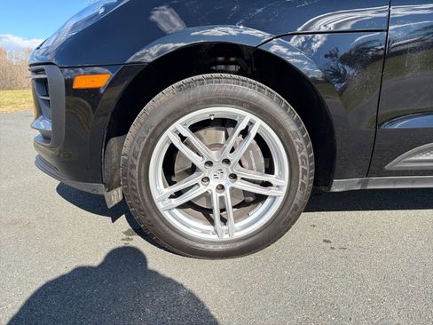 Certified 2025 Porsche Macan image 11