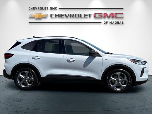 Used 2025 Ford Escape ST-Line FWD image 2