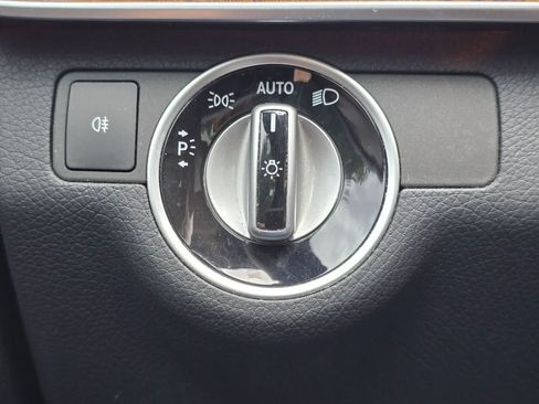 Used 2014 Mercedes-Benz E 350 4MATIC Sedan image 28