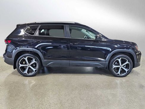 Used 2025 Volkswagen Taos SEL AWD/4WD image 2