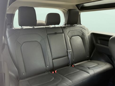 Used 2023 Land Rover Defender 90 S image 40