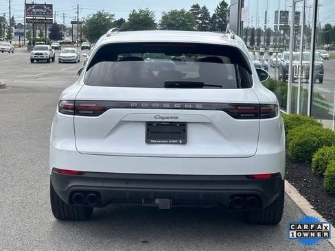 Used 2023 Porsche Cayenne Platinum Edition image 16