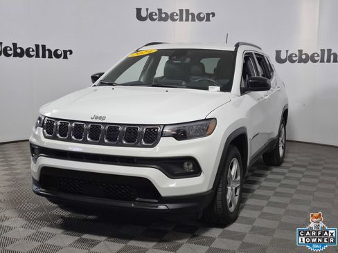Used 2024 Jeep Compass Latitude AWD/4WD image 3