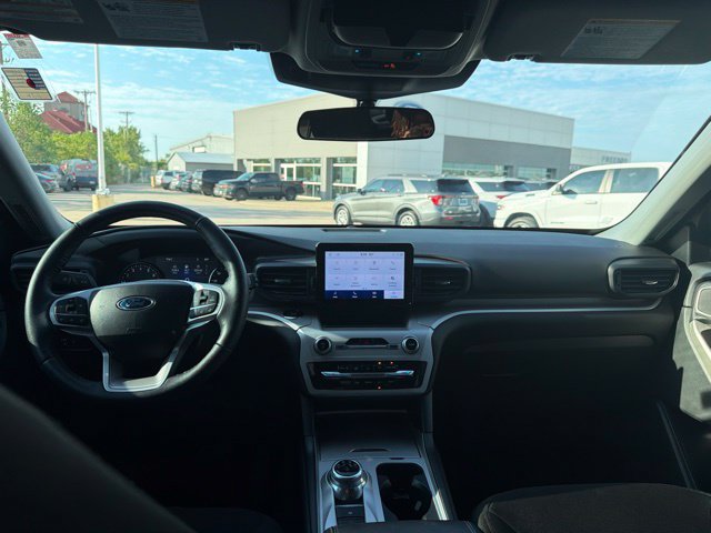 Used 2024 Ford Explorer XLT RWD image 9