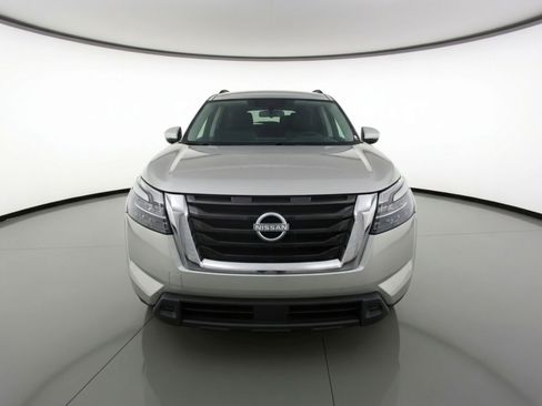Used 2025 Nissan Pathfinder SV image 2