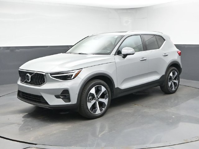 Used 2024 Volvo XC40 B5 Plus w/ Protection Package Premier AWD/4WD image 4