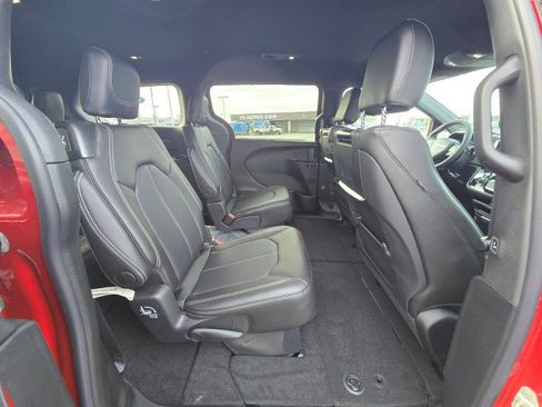 New 2026 Chrysler Pacifica Select image 12