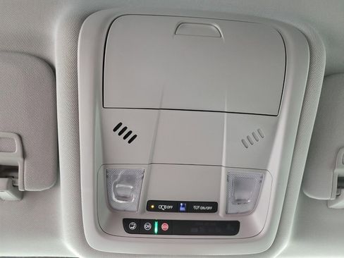 Used 2024 GMC Terrain SLE image 18