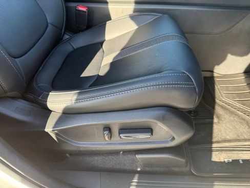 Used 2025 Honda Pilot EX-L image 16