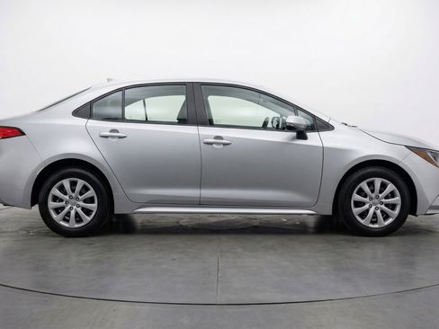 Used 2025 Toyota Corolla LE image 11