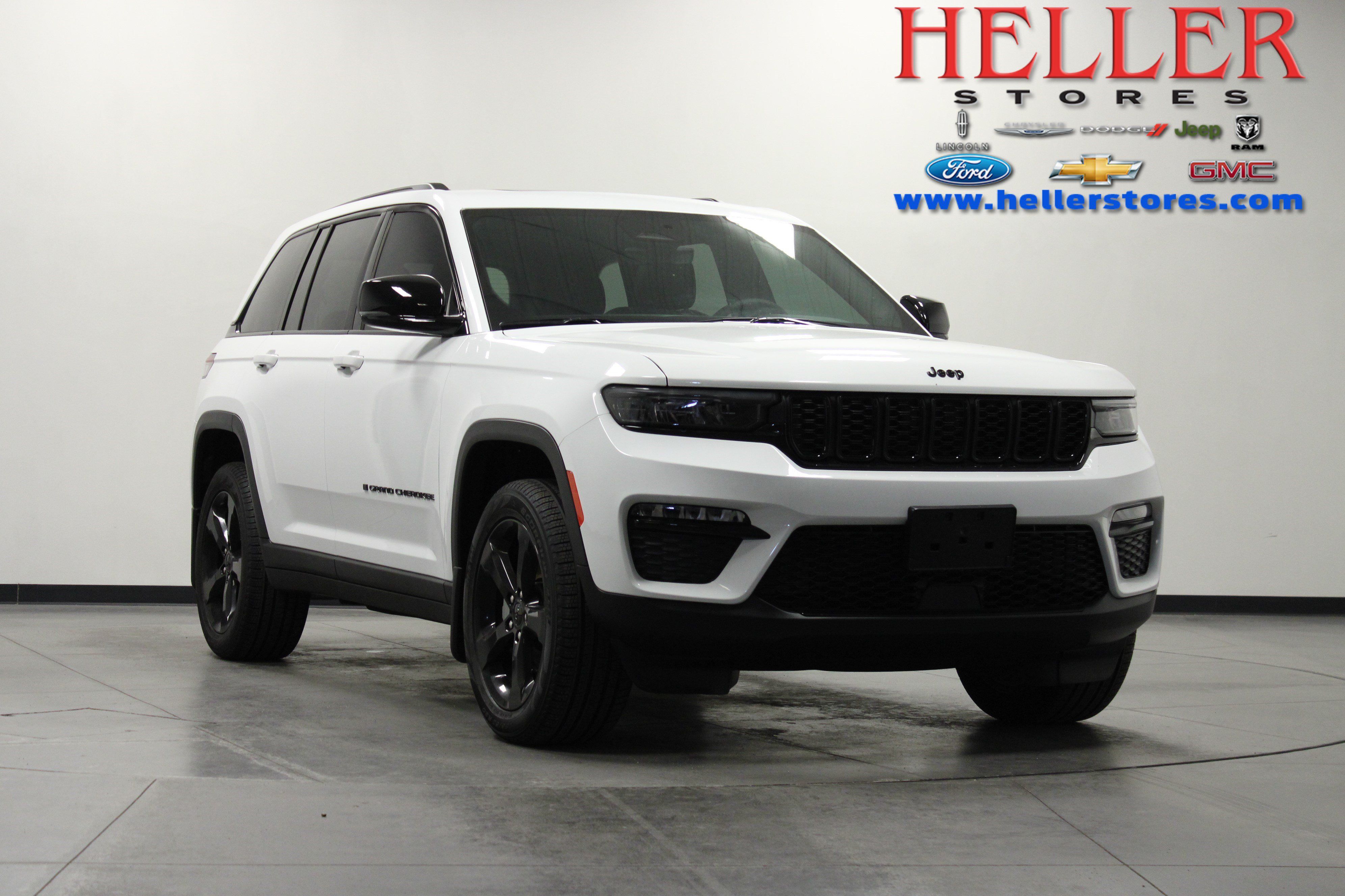 Used 2025 Jeep Grand Cherokee Limited w/ Black Appearance Package AWD/4WD image 1