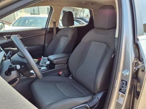 Used 2025 Kia Sportage LX FWD image 15