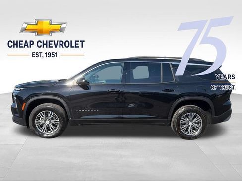 Used 2026 Chevrolet Traverse LT FWD image 2