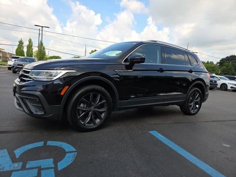 Certified 2022 Volkswagen Tiguan SE w/ Panoramic Sunroof Package image 3