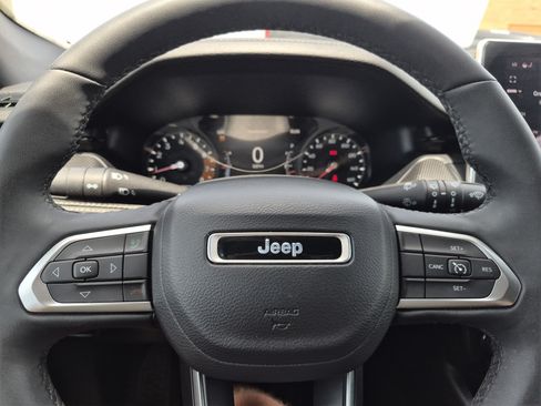 Used 2024 Jeep Compass Latitude w/ Convenience Group AWD/4WD image 19