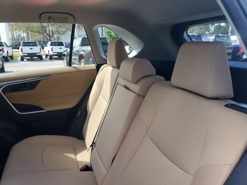 Used 2023 Toyota RAV4 LE image 13