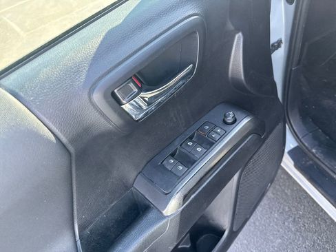 Used 2021 Toyota Tacoma TRD Off-Road image 12