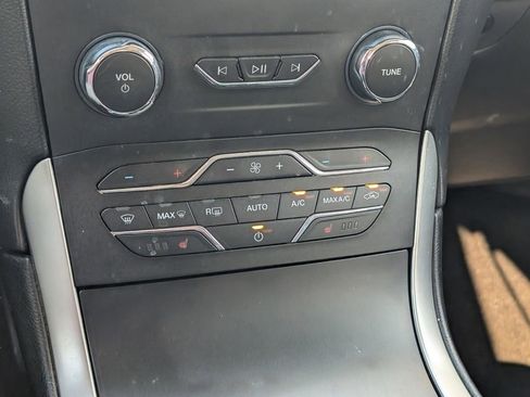 Used 2019 Ford Edge SEL w/ Equipment Group 201A image 28