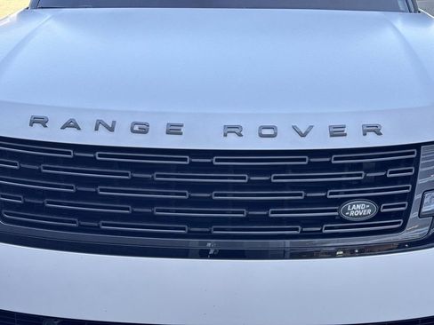 Used 2025 Land Rover Range Rover Long Wheelbase SE AWD/4WD image 11