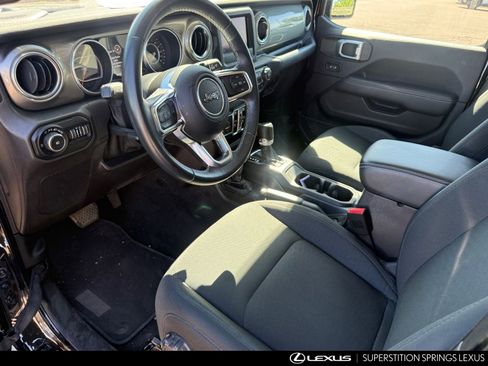 Used 2019 Jeep Wrangler Unlimited Sahara w/ Safety Group image 8