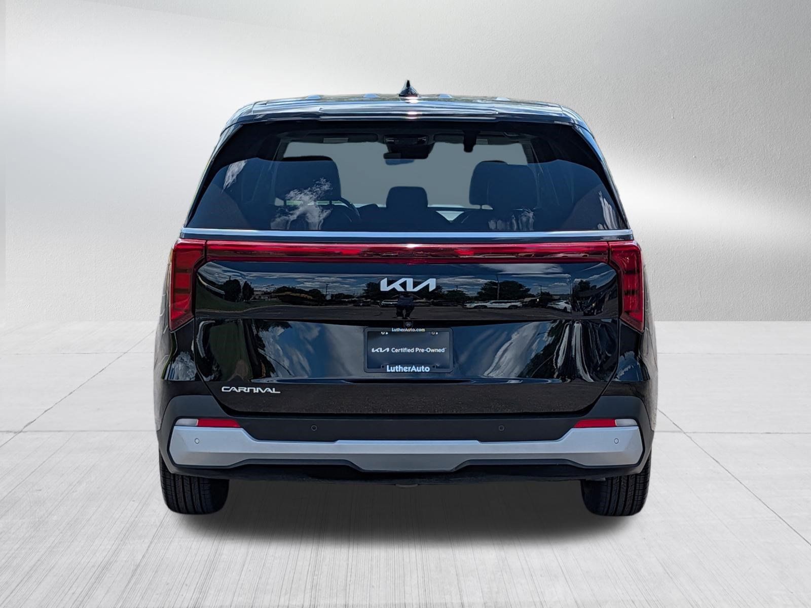 Certified 2025 Kia Carnival FWD image 6
