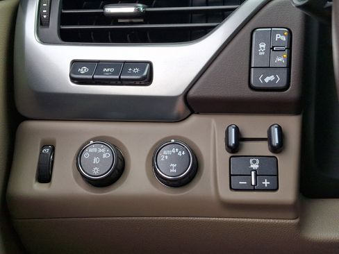 Used 2017 Chevrolet Tahoe Premier AWD/4WD image 26