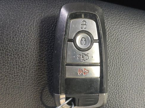 Used 2018 Ford Fusion SE w/ Equipment Group 201A image 32