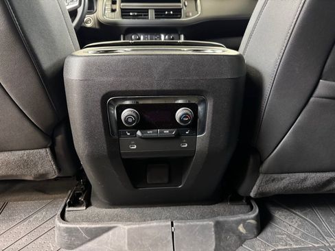 Used 2024 Chevrolet Tahoe Z71 w/ Luxury Package AWD/4WD image 18
