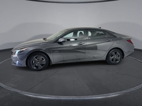 Used 2023 Hyundai Elantra SEL FWD image 5
